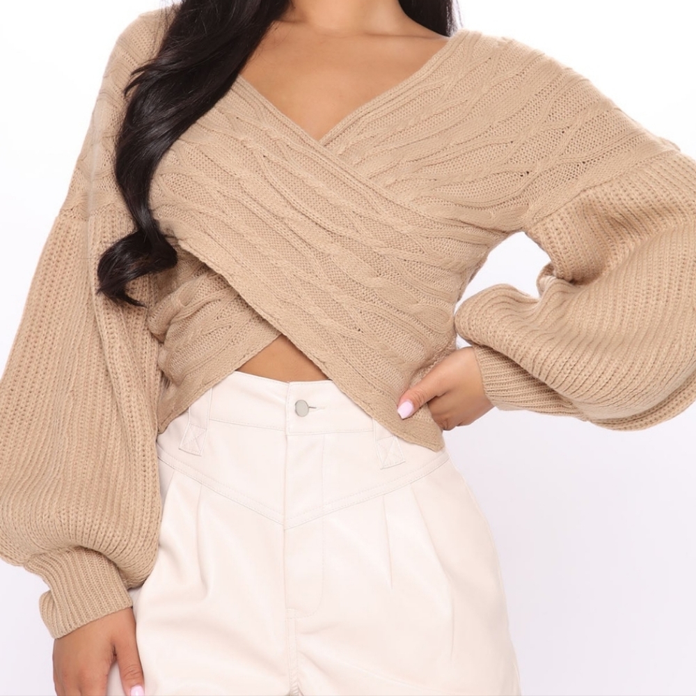Fashion nova bron crop size S sweater